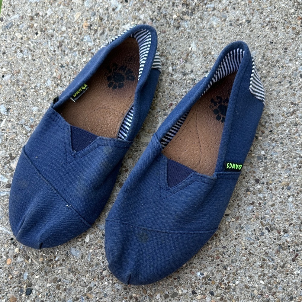 Dawgs slip on navy shoes women’s size 6